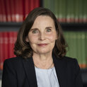 Porträtfoto Prof. Dr. Bettina Weißer